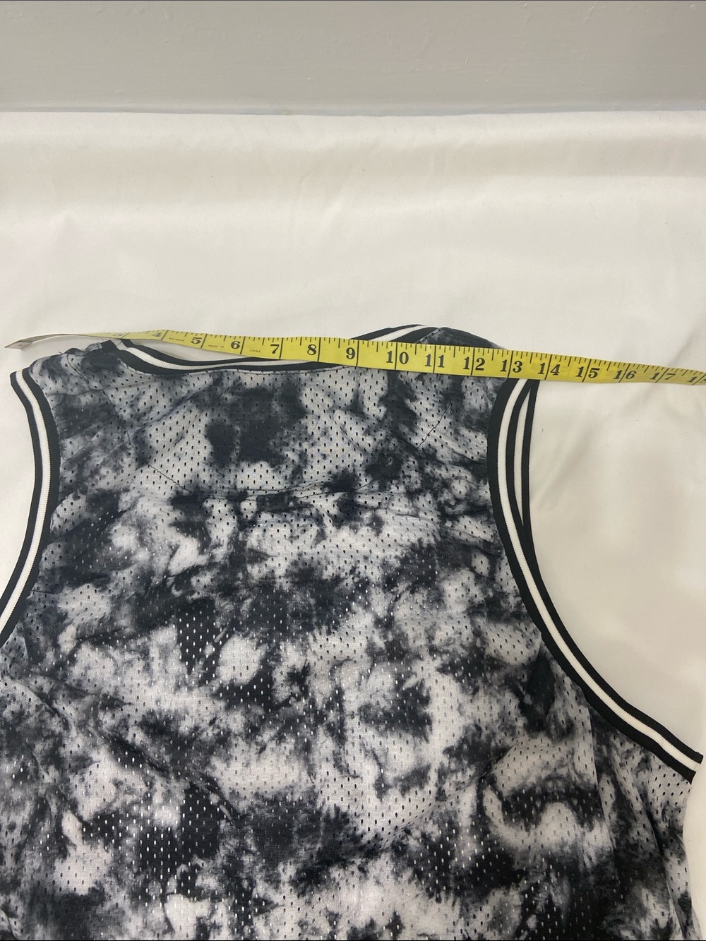 Eighty Eight Black & White Tie-Dye Mesh Graphic sleeveless T-Shirt Size- Large. - Picture 4 of 11